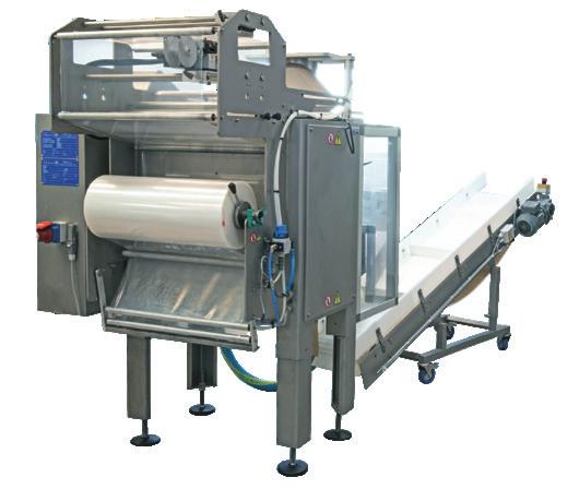 The controls make sure that the operator avoids any direct contact with the 90 C hot product. The automatic bag-packing unit seals the bags once they are filled.
