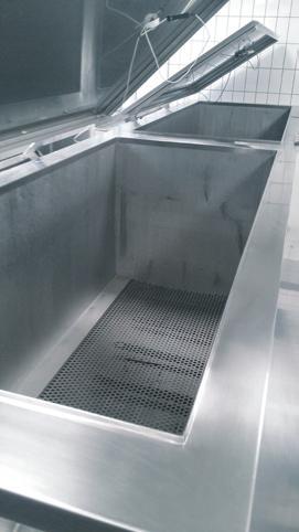 Custom made Sous-Vide solutions for your specific needs Food production process example: Casseroles cooked in the morning are dosed hot directly from the kettle to sous-vide bags.