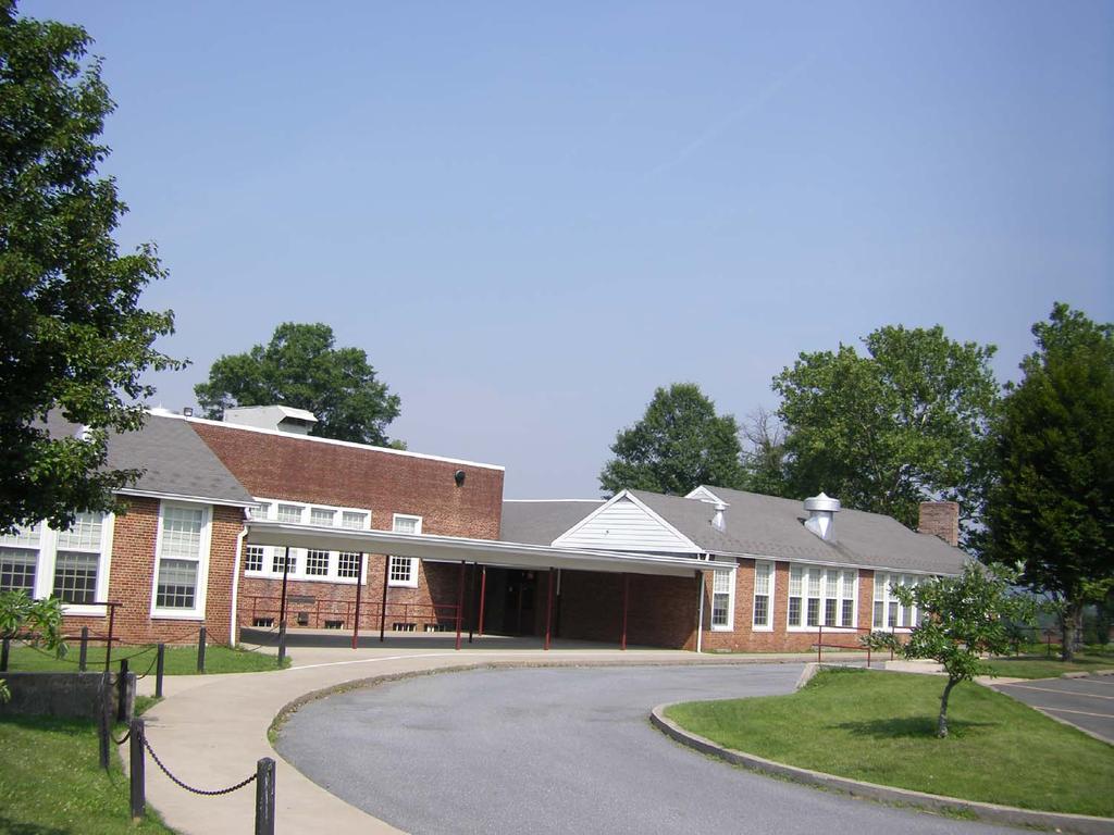 Jr. High School in PA. DX DOAS roof mounted visible.