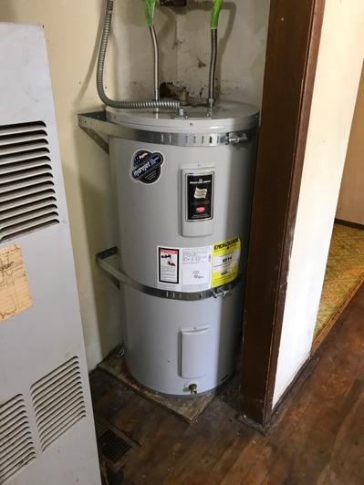 1. Plumbing Plumbing/Water Heater1 Water lines were copper Drain and waste lines are cast iron and plastic 2. Water Heater Condition Heater Type: Electric water heater.