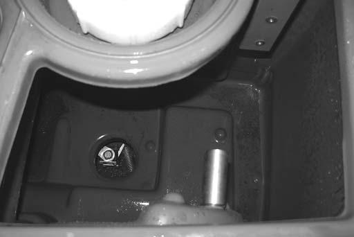 OPERATION 6. Rinse the float sensor. 9. Close the recovery tank Variable Drain Valve. 7. ES machines: Rinse the ES filter.