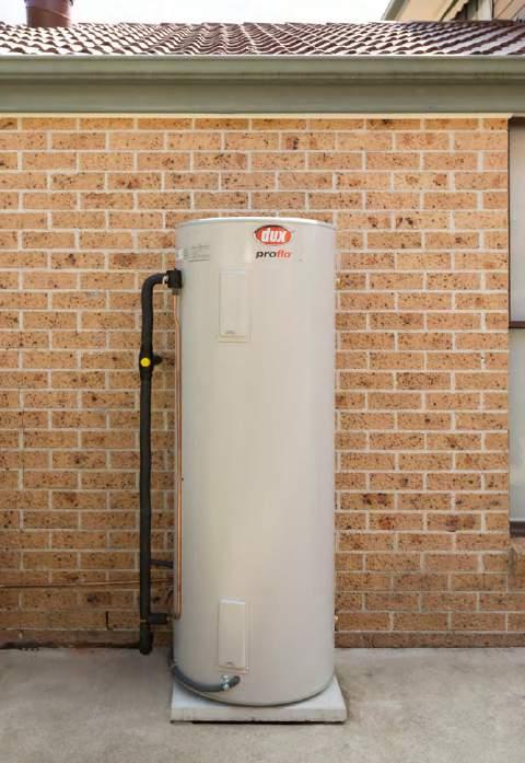 PROFLO ELECTRIC STORAGE FOR HOMES OF ALL SIZES Y E A R Y E A R S E V E N S E V E N T A N K T A N K W A R R A N T Y W A R R A N T Y Easy installation, with water connections on both sides of tank Low
