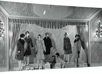 The History of Visual Merchandising 13 Selfridge also included a few innovations in-store for his customers including a soda fountain for the sociable and a silence room for the less so.