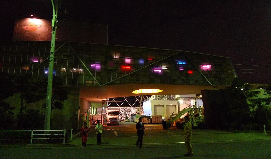 A shining moonlight effect was created on the entrance canopy through the use of two floodlights with DMX color changers, housing 20 colored lights, programmed to change every