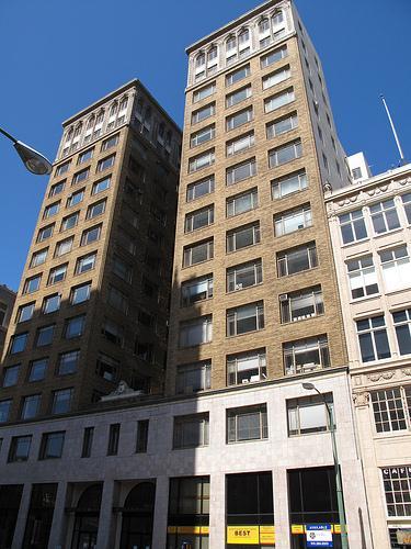 Case Study: Latham Square, Oakland, CA Commercial office building in downtown Oakland 14 stories and 130,000 ft 2 Case study install on 12 floors Corridor occupancy
