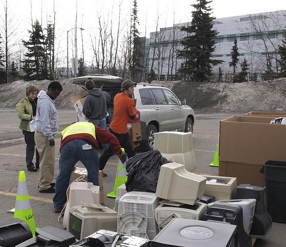 ; Guide Recycling LoremtoIpsum Dolor Spring Spring2012 2016 UMed Electronics Recycling Drive On April 23rd 2011, Total Reclaim and the UAA Recycling crew collected 29,114 pounds of electronics,
