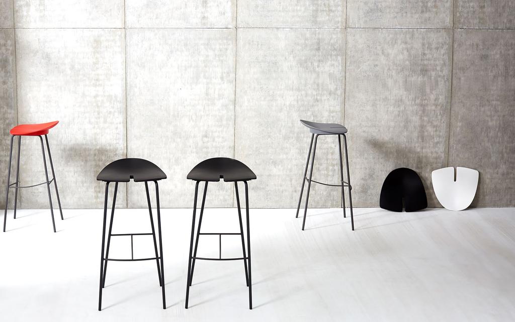ANT SIMPLE, STRIKING DESIGN Inspired by the impressive worker ant who can carry many times its weight, the Ant Barstool combines simple yet striking design with a versatile and resilient structure,