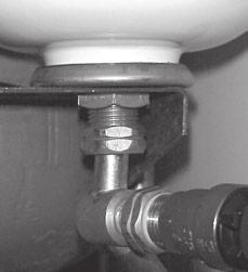 31 Temperature pressure relief valve, refer to diagram 20.17 Undo couplings to remove temperature pressure relief valve. Fit replacement temperature pressure relief valve. 9649 PUMP HEAD Diagram 20.