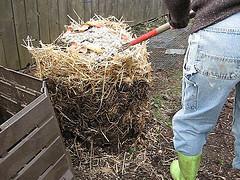 corn stalks etc.) improves aeration. Heat is generated in the core of the pile.