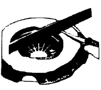 Pav. 62. Frikcinių antdėklų storio matavimas Tikrinama sankabos disko stebulės būklė, ji neturi klibėti ir išdrožos neturi būti sudilusios.