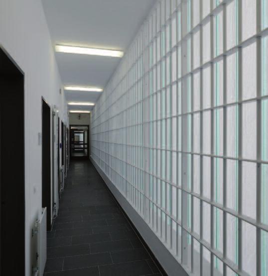 Presence-based lighting saves costs, without sacrificing security. Functions can be operated from a central control room. This considerably simplifies prison management activities.