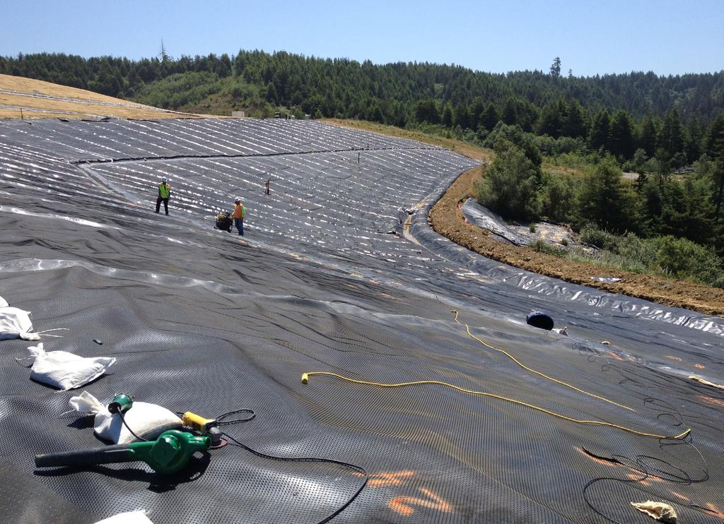 Super Gripnet Liner Features Combines Containment Layer & Drainage Layer w/ Single IDS Geomembrane Exceptional Interface Performance on Steep Slopes Increased Performance / Decreased Cost Decreased