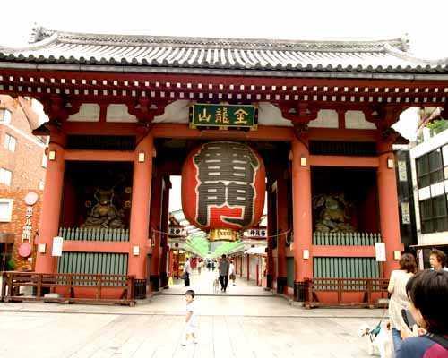 Tokyo Asakusa Sensoji : is the most popular tourist