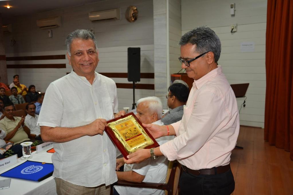 Shri Akshay Kaul, Ecological Planner & Landscape Architect receiving a memento