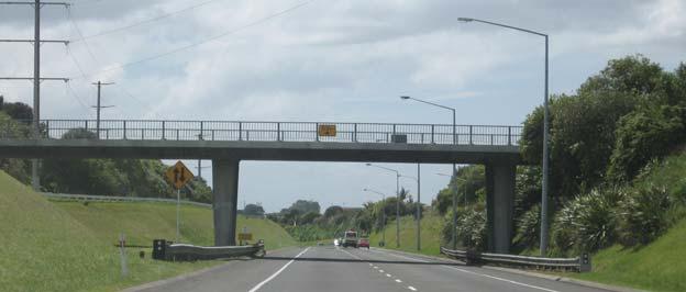 Section C Bridges and retaining walls Above: This existing bridge on SH2 at Tauranga has a simple tapered column form that is a good precedent for the TEL.