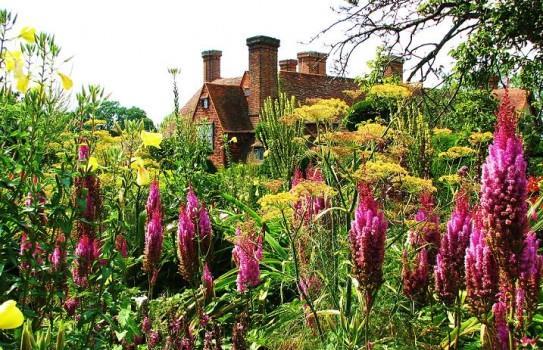 Then head to the Great Dixter, a Tudor house with a famous 20 th century Arts and Crafts garden, which was bought in 1910 by Nathaniel Lloyd, author of books on brickwork and topiary, and was