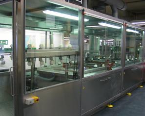 for example for machine parts before use in the food processing industry An 8-tank machine in which machine parts are ultrasonically cleaned, rinsed,