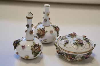 Jovita Žeimytė XVIII XX a. I pusės porceliano paveldas Lietuvoje naktipuodžiai, flakonai ir kt. Nemažai tokių indų būta ir Lietuvos dvaruose.