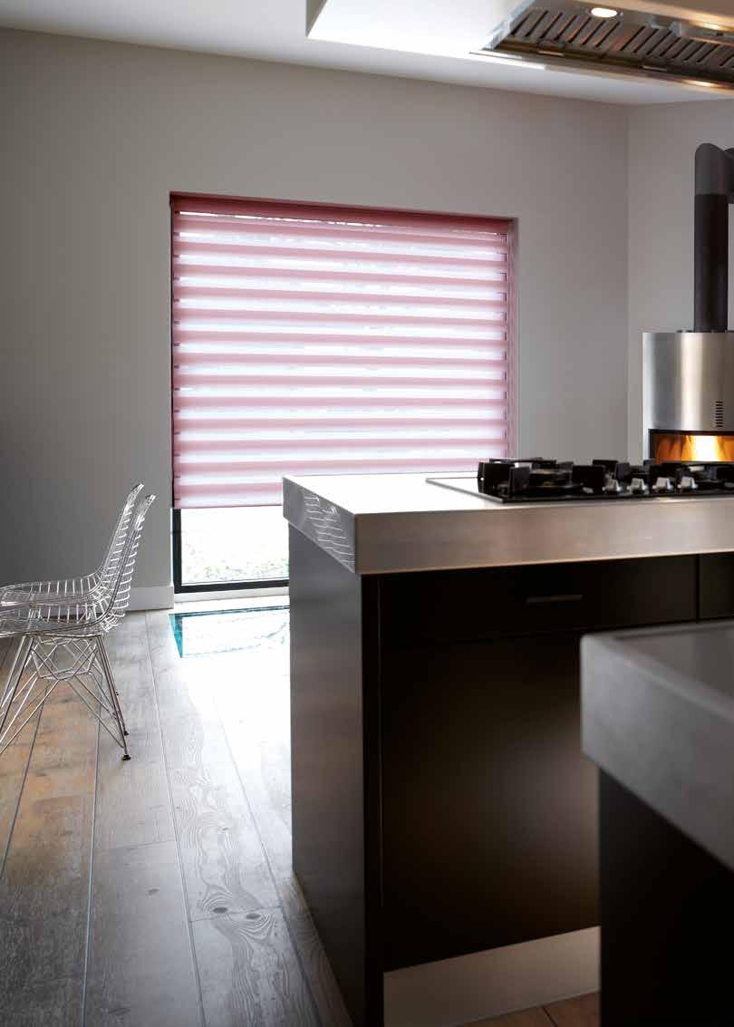 LINEE SHADES Revolutionary, warm and unique The best of both worlds The Linee Shade roller blind offers the best of two worlds: the warm appearance of a curtain and the practical characteristics of a