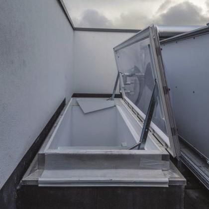 of sizes (for larger sizes see our Es-Hatch range) Safe, direct access to roofs no external stairways or ladders needed Can be integrated into fire escape and smoke ventilation systems