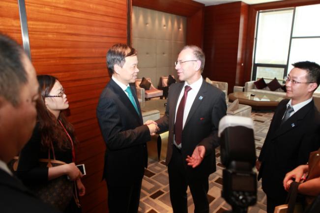 Fig. 11: Governor Chen Min er talk with