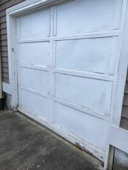 There appears to be an older model garage door opener without safety features, recommend