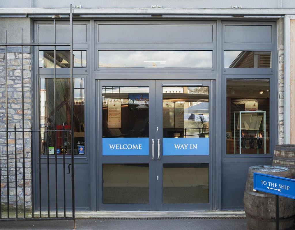 Aluminium Smart Wall PVCu Windows Smart Wall Smart Wall is a thermally broken shop front screen and door system suitable for all types of ground