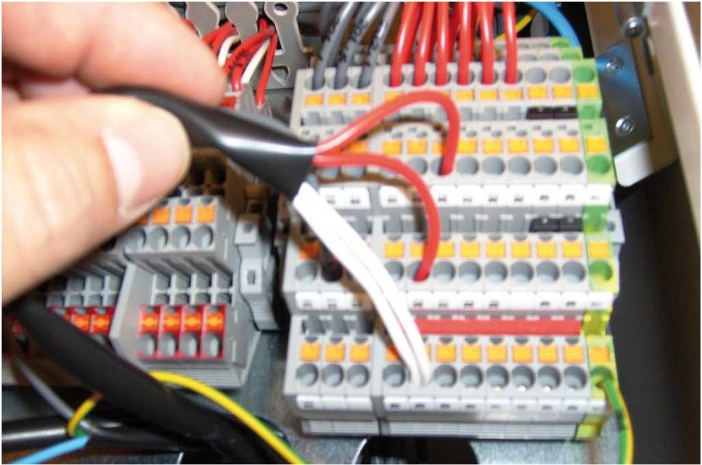 Reconnect the 0-10 V and alarm to the expansion board by connecting the wires as follows: Wires which were connected to the X2 terminal block, marked 116.