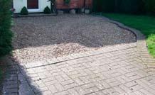 Loose gravel This is the most simple type of construction. The driveway sub-base is covered by a surface layer of gravel or shingle.