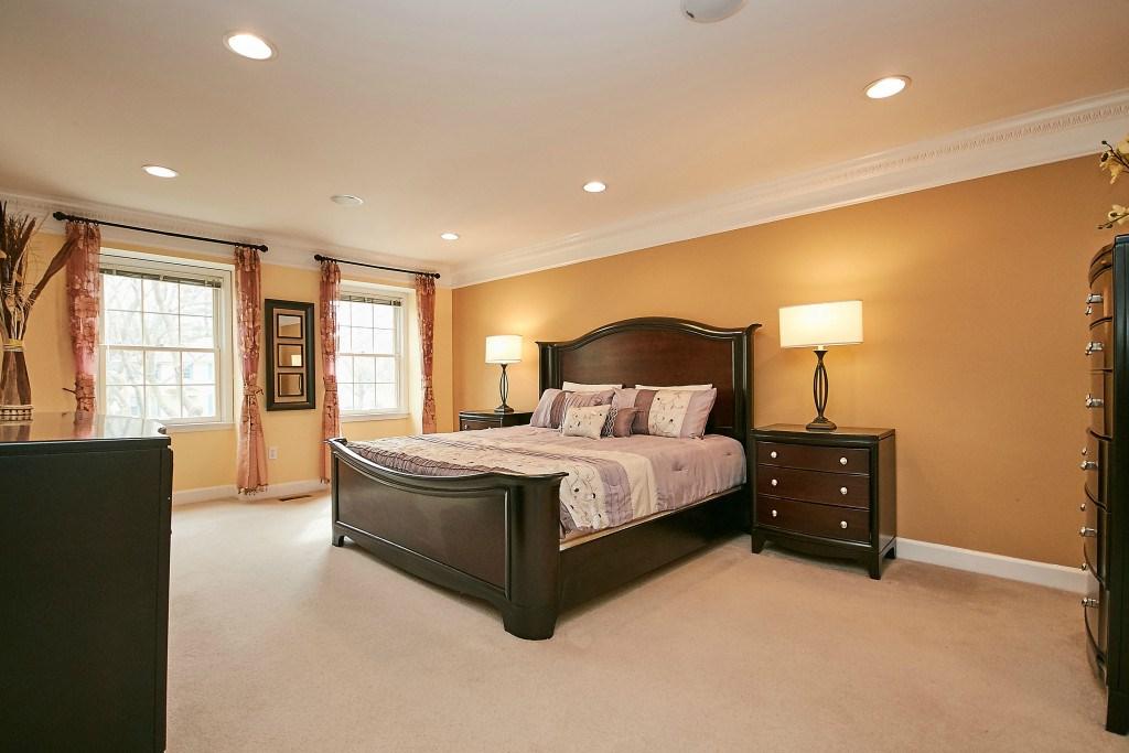 lighting, and two walk-in closets!