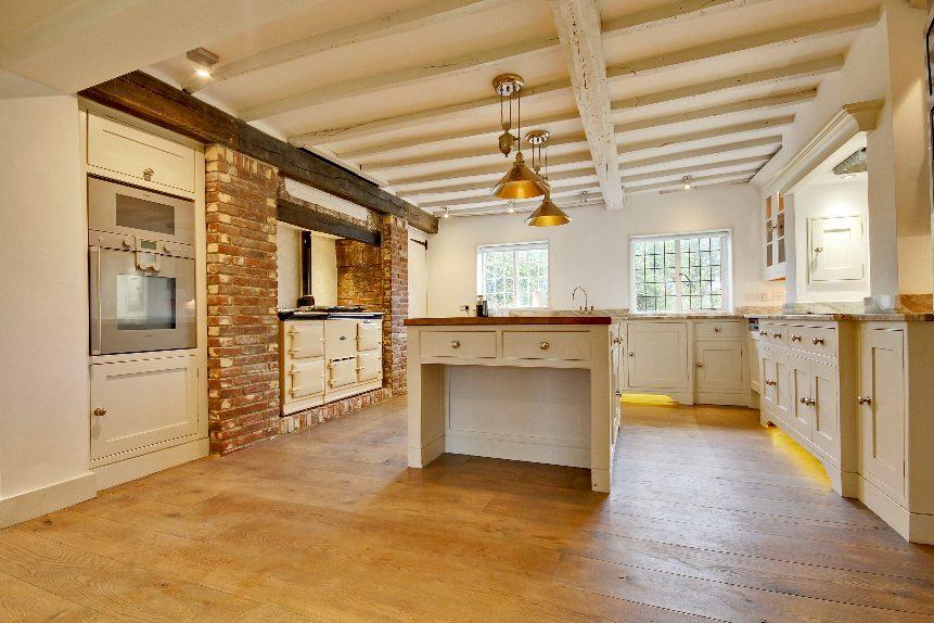 A quite stunning modernised detached cottage, with origins dating back to the early 1700 s set within private grounds of just under half of an acre with private gated access.