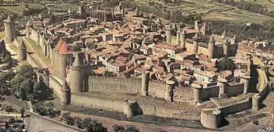 class and the development of large public buildings symbolizing the power of the upper classes Cities in the Middle Ages Medieval times saw a continuation of the importance of class and the