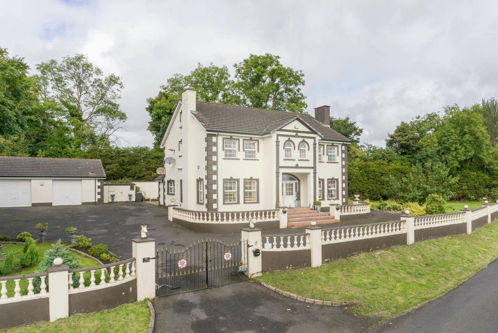 This attractive detached villa is situated on an excellent, good sized and private site in a quiet semi-rural location, close to many amenities including leading schools.