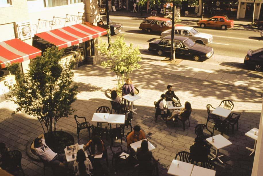 Figure 18: Example of Useable Open Space on the Street 7.2 Semi-Private Open Space (a) "Active" or "social" semi-private open space of approximately 4.