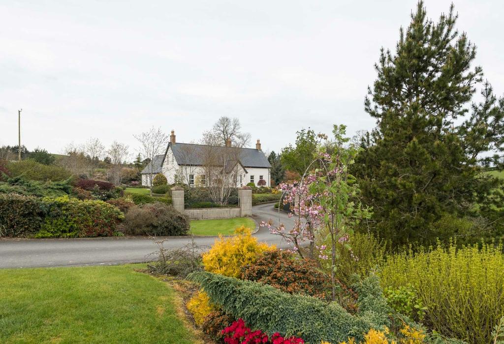 CHERRY TREE COTTAGE 7a Brae Road, Off Belfast Road, Ballynahinch, BT24 8UN Gracious Country Residence Farmhouse Kitchen with Four Oven Aga Dining