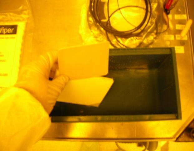 tool and place the HT4528D 280 Grit Diamond ScrubPAD and HT4754 UltraSOLV Sponge into the container (See Fig 1) Fig 1: Placing UltraSOLV Sponge and 280 Grit Diamond ScrubPAD