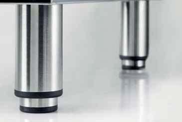 STAINLESS STEEL FEET All 90cm models in the classic Line are fitted with very stable and robust stainless steel feet.
