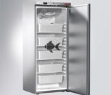 Automatic air defrosting (40CP/X; through heating el.; 40B/X: manual). Control board with digital thermometer-thermostat.