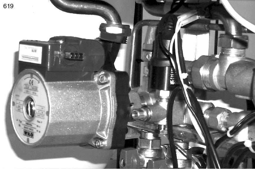 Unscrew, but do not remove, knurled nuts at rear of controls housing and lift housing off bracket and clear of pump. Pull off electrical connection to pump.