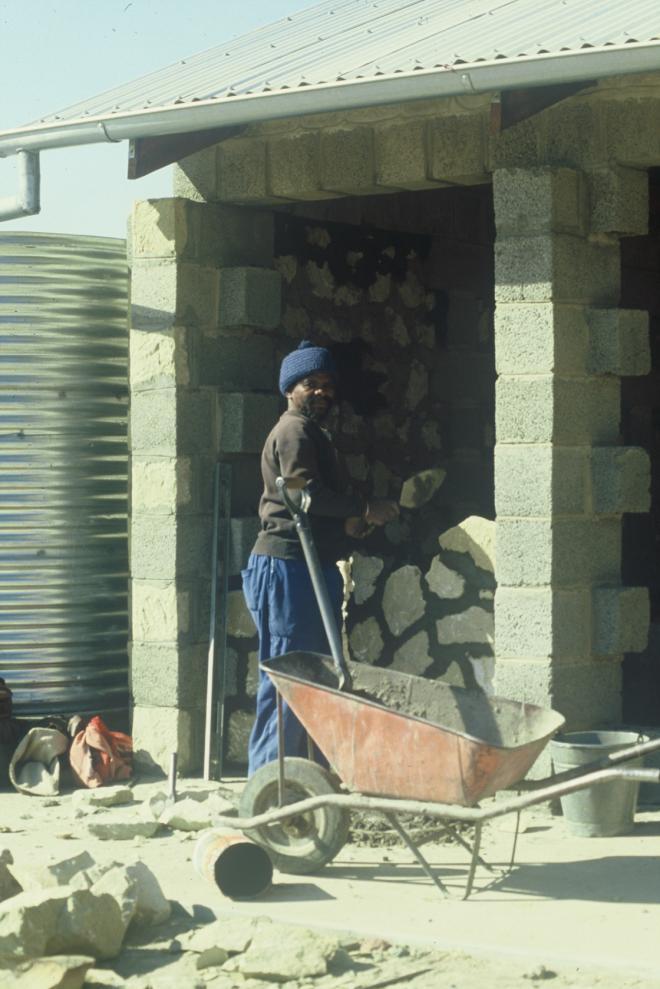 Participatory Practice : the production of locality in the developmental south The case of the Training for Self Reliance Project [TSRP], Kingdom of Lesotho ; [1979-1987] Iain Low UCT - Architecture,