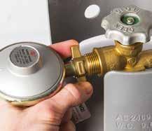 DO NOT use fingers to tighten connection. 3 Step 3. Attach the other end of the hose with the regulator to the gas cylinder, tightening using the two finger support posts. 4 Step 4.