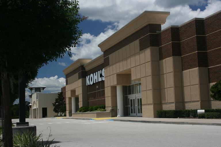 Academy Sports, Office Depot and Ross Dress for Less anchor the center. Figure 20: Lake Mary Centre (left) is located 5.