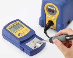 Measuring tip temperature with a tip thermometer (HAKKO