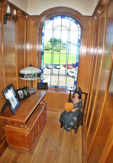 Oak dressing table, storage, window pelmet and oak window panelling. TV point.