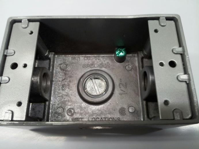5 Inside view of the junction box w/green ground screw THIS MACHINE DOES NOT USE A BOOSTER OR TANK SUSTAINER HEATER.