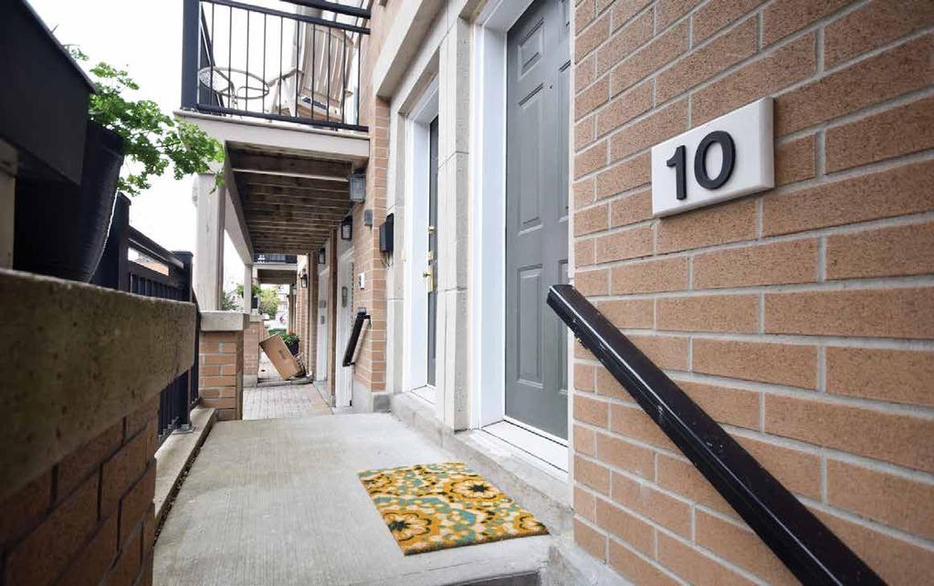 Welcome to 10 Panorama Private Location and lifestyle meet in this great townhome by Domicile, located on a quiet cul-de-sac just steps from Parkdale Market, the Ottawa River, wonderful boutiques,