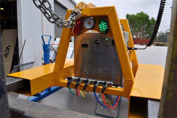 The Vacuum lifting unit control module carries all the audible alarms and lights to indicate when the Vaclift is ready to lift or when