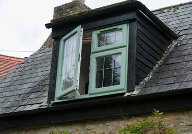 SCULPTURED SASH WINDOWS Chartwell Green with rectangular lead Our beautiful Sculptured Sash windows feature