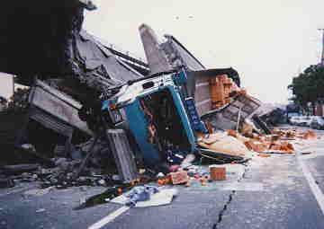 (1) Problems during Great Hanshin-Awaji Earthquake in 1995 Radio congestion among fire