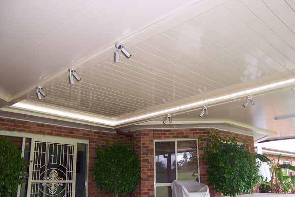 By adjusting the rotating louvres with the hand held remote, or wall switch, the level of sunlight, shade and